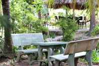 Ruang untuk Umum Peaceful Homestay in the Middle of Fruit Garden - Rooms With Private Toilets