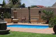 Kolam Renang Casa Villa Guest House Carletonville - Suite 6