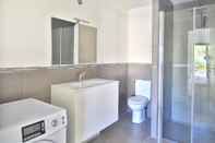 Toilet Kamar Hotel Rigand By Most