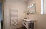 In-room Bathroom 7 Refugium 7