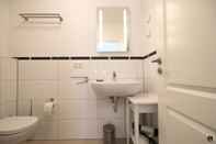 In-room Bathroom Blankwasser 4