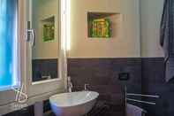 Toilet Kamar Seven Boutique Hotel