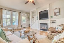 公共空間 Blue Shutter Olivia Beach