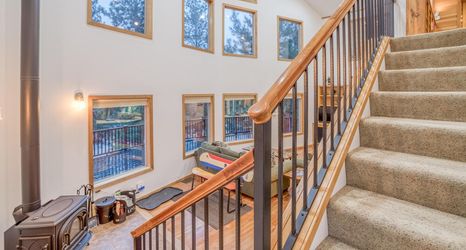 Lobi 2 Cascade Chalet