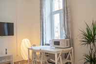 Kamar Tidur Shared Modern Apartment Schönbrunn - Budget Stylish Room