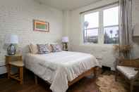 Bedroom Charming Studio near Downtown! CDC Sanitized!