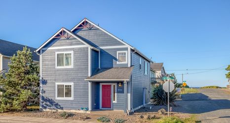 Exterior 2 Nye Beach Nest