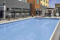 Swimming Pool Fairfield Inn & Suites by Marriott Santa Rosa Rohnert Park