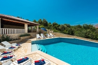 Swimming Pool Apartments Villa Elena