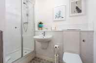 Toilet Kamar Walker Suite No82 - Donnini Apartments