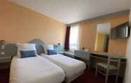 Kamar Tidur 4 Brit Hotel Essentiel Moulins Avermes