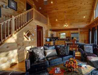 Lobby 2 Tree Top Getaway Log House with Views | NFL Sunday Ticket Included