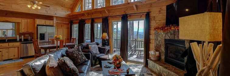 Lobby Tree Top Getaway Log House with Views | NFL Sunday Ticket Included