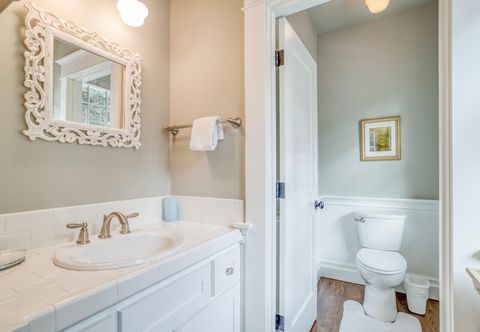 Lain-lain High above the Sea