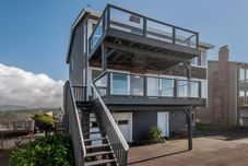 外部的 Above The Beach