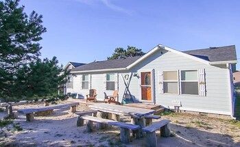 Luar Bangunan 4 Crow's Coastal Cottage