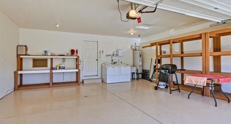 로비 2 The Seaborn