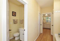 Phòng tắm bên trong 2 Festivus by the Sea