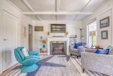 로비 Blue Pineapple