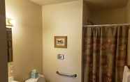 ห้องน้ำภายในห้อง 7 Northern Pines Resort