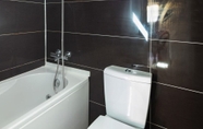 In-room Bathroom 2 Stunning 2 Bedroom Apartment Near Belém