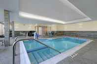สระว่ายน้ำ Fairfield Inn & Suites by Marriott Milwaukee Brookfield