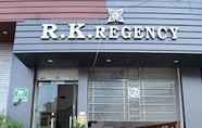 Bên ngoài 7 Hotel R.K. Regency