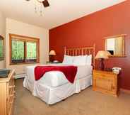 Bedroom 5 Arapahoe Lodge #8102 by Summit County Mountain Retreats