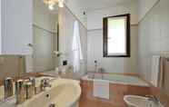 In-room Bathroom 4 Borgo La Sorgente - Magnolia