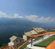 Nearby View and Attractions 6 Riva Bellano Orchidea 1