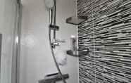 In-room Bathroom 2 Hughenden Garden Luxury Apartment