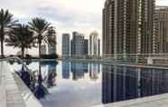 สระว่ายน้ำ 6 Luxury Living in This Stylish 2BR in Dubai Marina