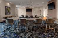Functional Hall SpringHill Suites Kansas City Airport