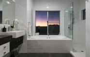 In-room Bathroom 5 Sunshine Coast White House