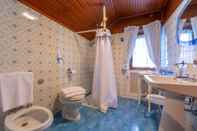 In-room Bathroom Villa La Volpe Plesio