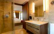 Phòng tắm bên trong 3 Hotel Breithorn