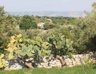 Others 2 Ancient Farmhouse in Sicily