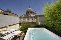 Swimming Pool Elle Boutique Hotel