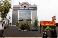 Exterior Hotel Satya Townhouse