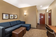 Common Space Comfort Inn & Suites