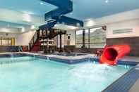 Swimming Pool Fairfield Inn & Suites by Marriott Salmon Arm