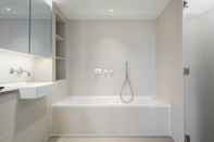 In-room Bathroom The Stratford Escape - Modern Bright 2bdr Loft With Amazing Views