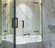 In-room Bathroom 5 The Mayfair Townhouse – an Iconic Luxury Hotel