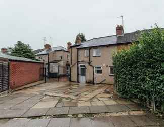 Bangunan 2 Newly Finished House In Coventry