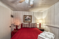 Bedroom 415riverbendlodgeucncb - River Bend Lodge