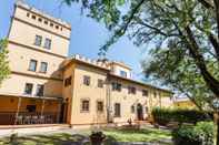 Exterior Spacious Villa in Empoli With Swimming Pool