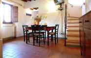 Kamar Tidur 6 Attractive Holiday Home in Montecarelli With Pool