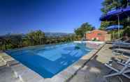 Swimming Pool 6 Gorgeous Apartment With Pool Near Sibillini Mountains