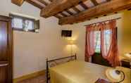 Bedroom 4 Gorgeous Apartment With Pool Near Sibillini Mountains