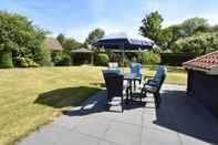 Ruang untuk Umum Alluring Holiday Home in Burgh Haamstede With Terrace